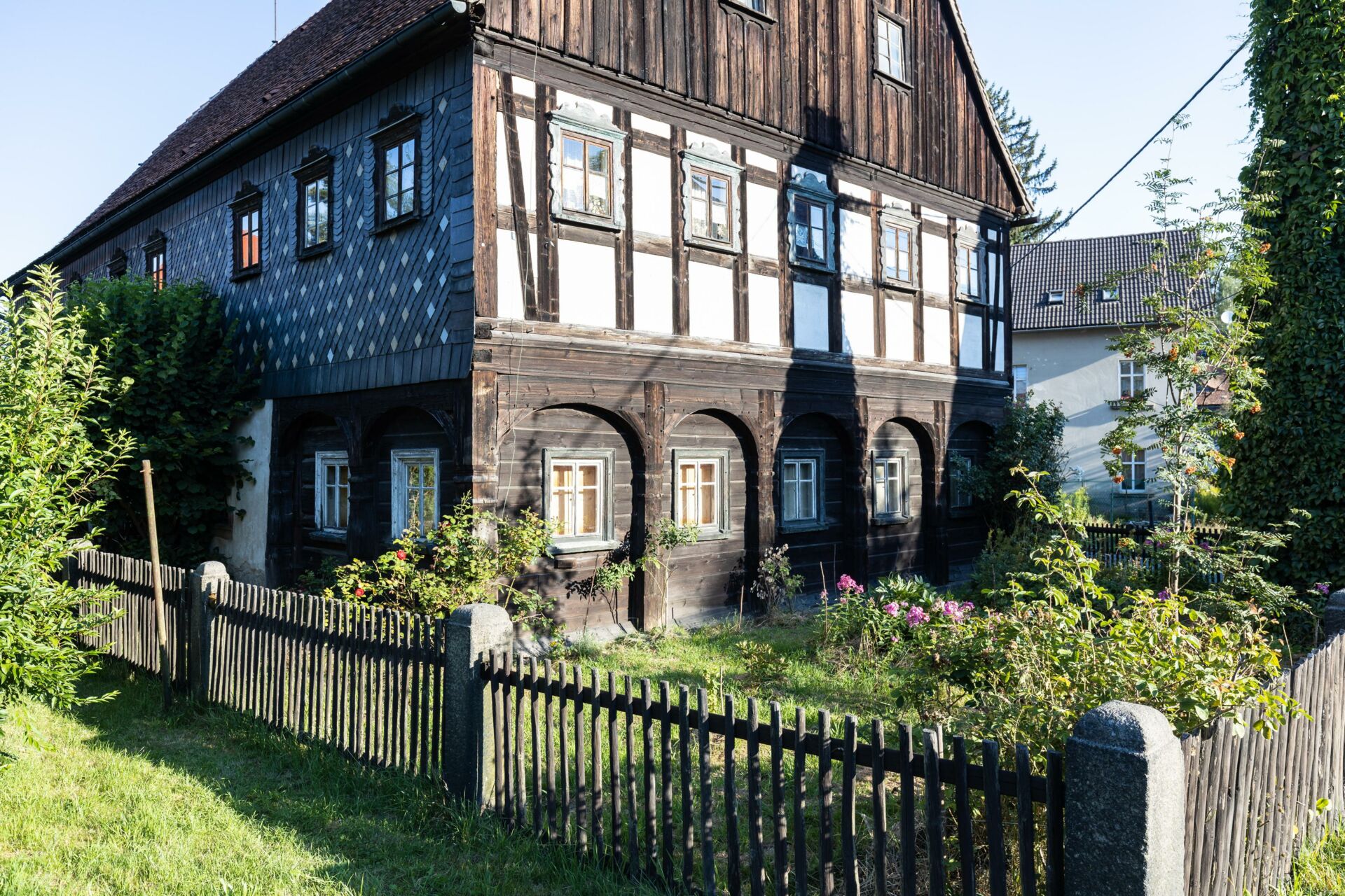 Historisches Umgebindehaus mit Fachwerk & Schiefertafeln - Foto: Mario Kegel - photok